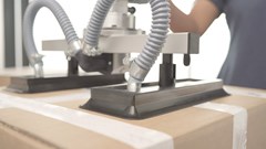 Foto anwendung schlauchheber force lift karton saugplatten cmyk 300dpi